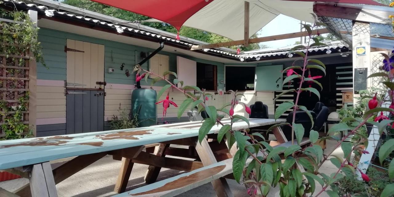 Eden'S Yard Backpackers Pansiyon St Austell Dış mekan fotoğraf